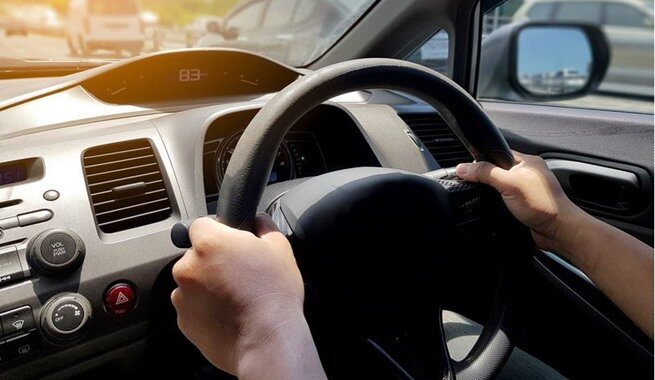 driving tips hand position