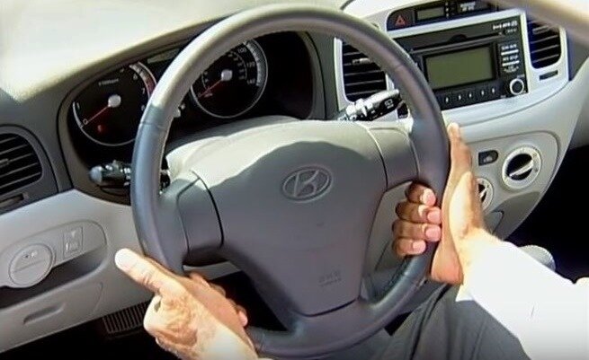 hand position on steering wheel